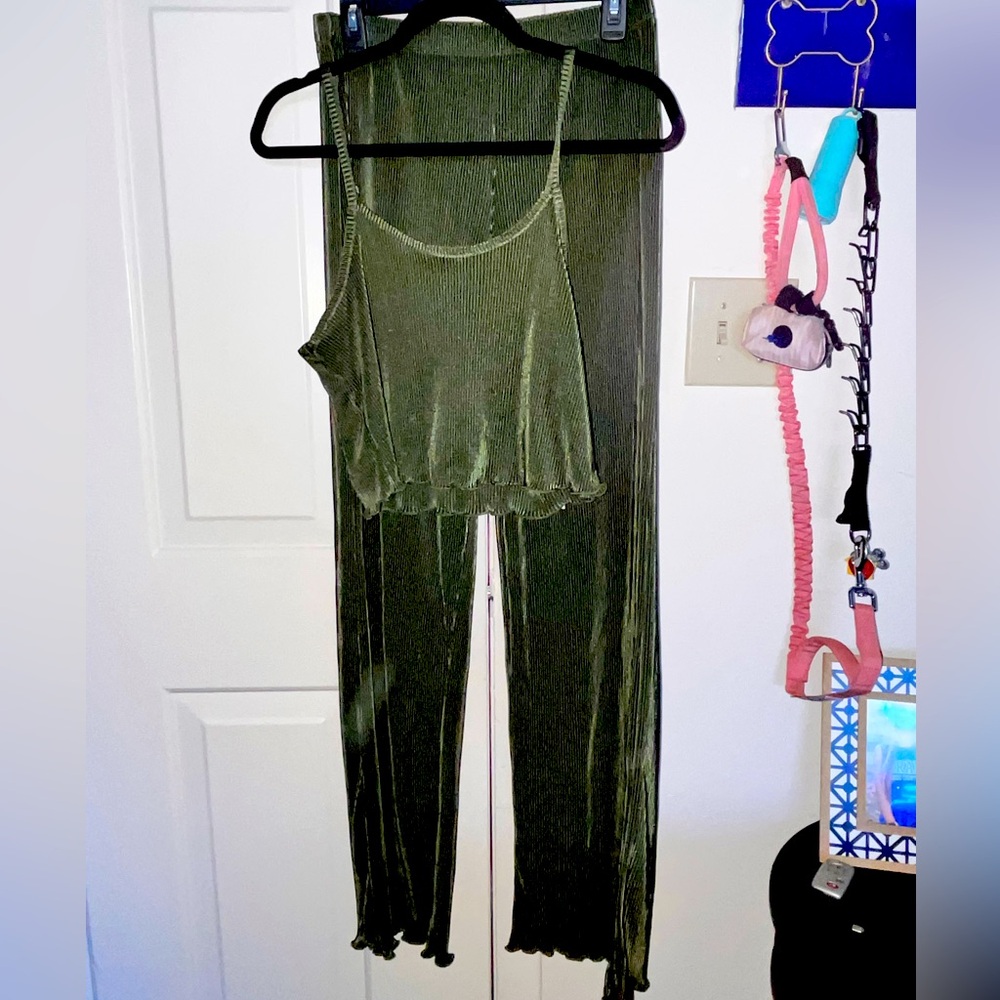 ✨2 piece Plissé Cami and Pant Set✨